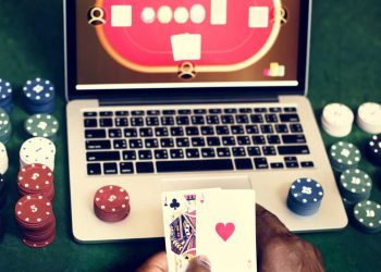 Advantages of Gambling at Online Casinos