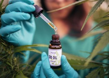 CBD oil benefits: cancer, anxiety, pain, acne and more