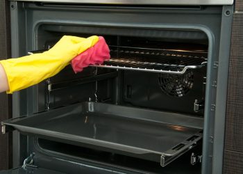 8 Advantages of Professional Oven Cleaning