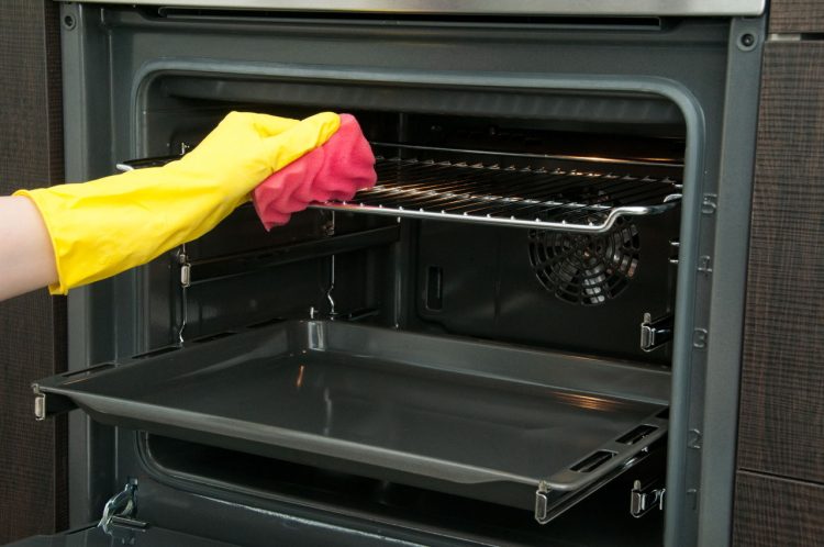 8 Advantages of Professional Oven Cleaning