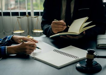 Why using an independent Spanish lawyer is important