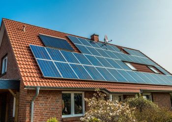Efficient Installation and Personalized Design: The Benefits of Working with a Local Solar Installer