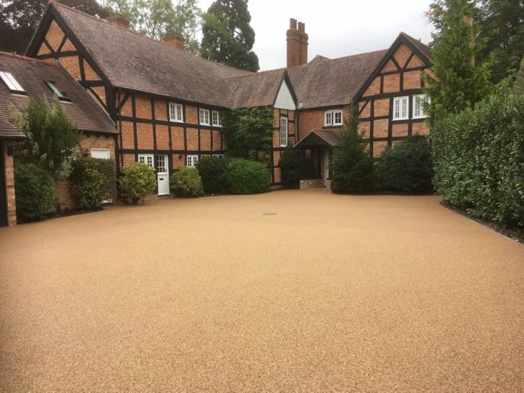 Finding the Best Contractor for Your Driveway Installation: What to Look For