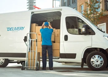 Navigating the Parcel Delivery Maze: The Benefits of a Courier Comparison Platform