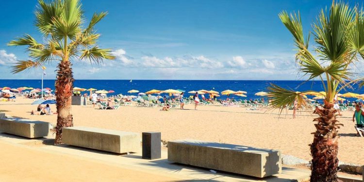 Unpacking the Benefits of Opting for a Transfer Service on the Barcelona-Salou Route