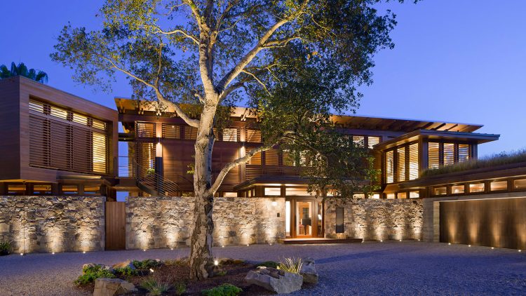 Building Luxurious Living Spaces Sustainably: The Advantages of Employing Sustainable Architects