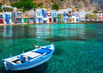 The Best Time to Rent a Yacht in Greece