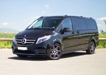 Exploring Eastbourne in Comfort: How an 8 Seater Private Hire Enhances Your Group Journey