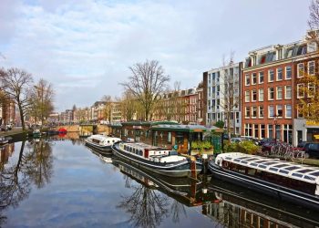 Sunset to Starlight: Experiencing Amsterdam’s Beauty on a Canal Cruise