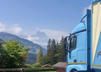 Streamlining Your UK to France Move: The Advantages of Working with Experienced Removals Professionals