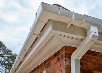 Streamline Your Guttering Needs: Why Builders Offer Efficient and Effective Solutions