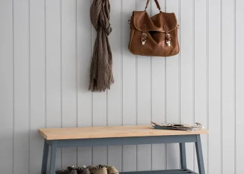Maximize Your Entryway: How to Pick the Right Hallway Bench