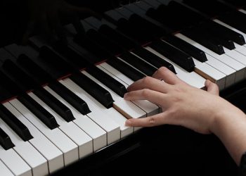 How Piano Lessons for Adults Foster Emotional and Psychological Well-being