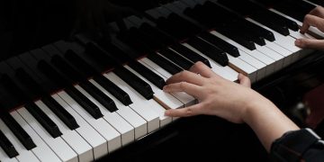 How Piano Lessons for Adults Foster Emotional and Psychological Well-being
