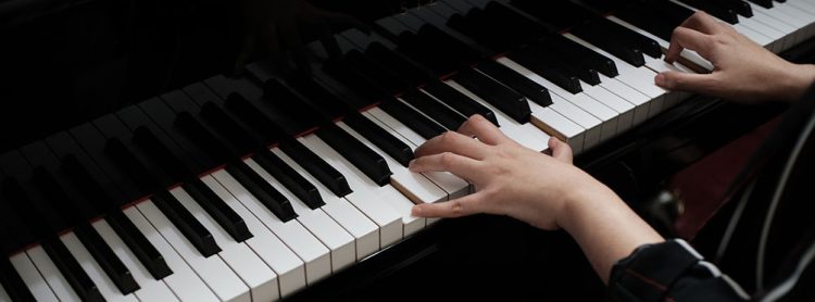 How Piano Lessons for Adults Foster Emotional and Psychological Well-being