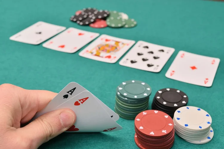 Exploring the World of Texas Hold’em: Playing at a Hold’em Website