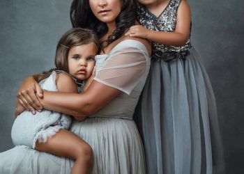 The Growing Popularity of the Mother and Daughter Photoshoot
