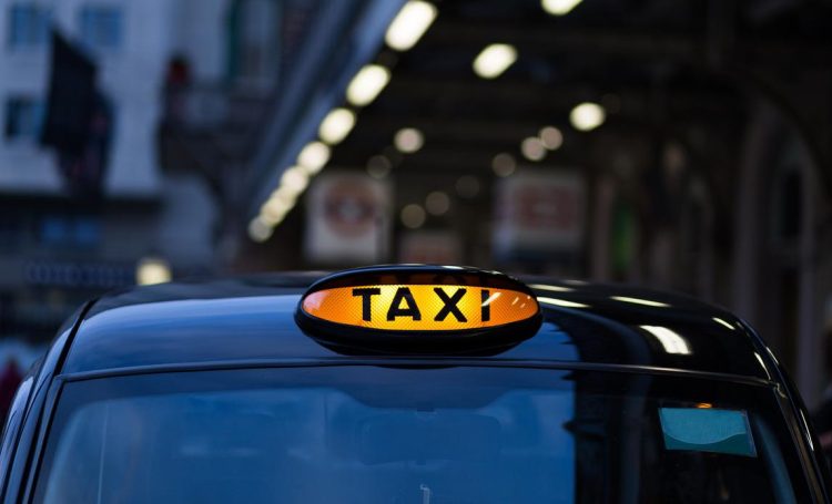 The Benefits of Choosing an Airport Taxi with Car Seat for Your Journey