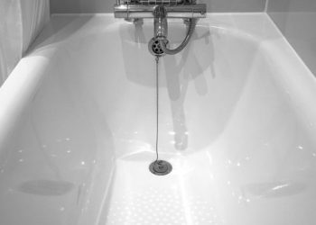 Why Professional Bathtub Repairs Ensure Safety and Quality in Your Home