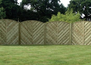 The Online Fencing Boom: Understanding the Shift from High Street to Home Delivery