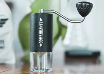 The Mindful Approach to Coffee: The Benefits of Manual Grinding