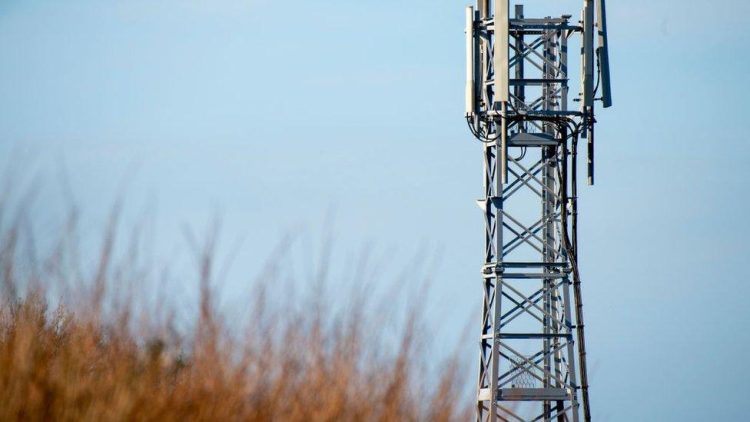 The Art of Negotiation: Land Acquisition in Phone Mast Installations