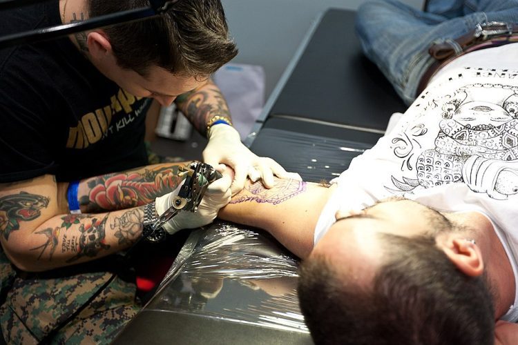 Pain-Free Artistry? Exploring the Advantages of Numbing Cream for Tattoos