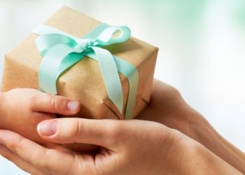 Why More People Choose to Send Gifts to Pakistan Today