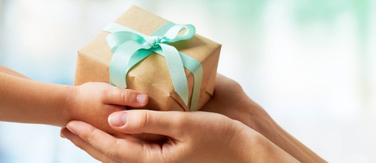 Why More People Choose to Send Gifts to Pakistan Today