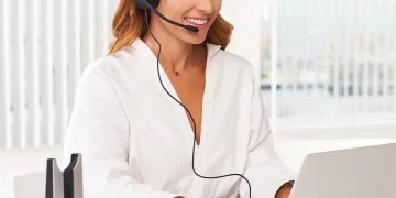 Reliability, Clarity, and Control: The Advantages of Wired Headphones with Mic
