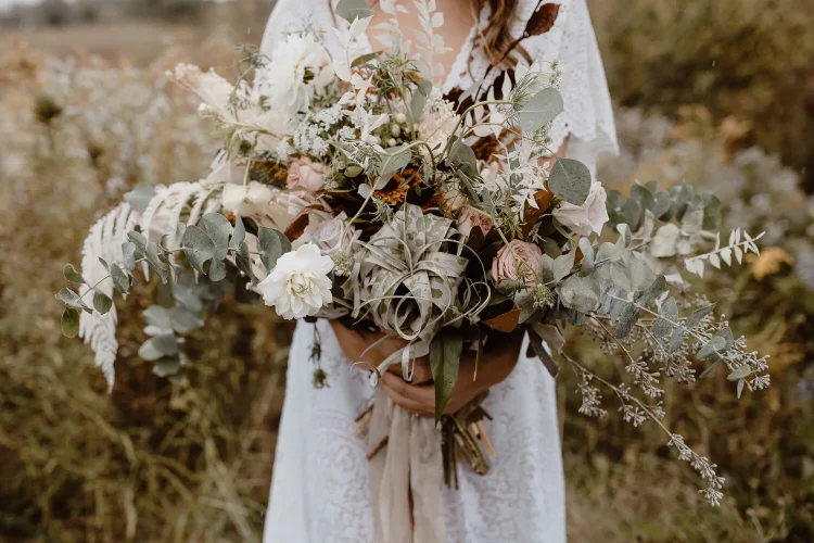 Unconventional Stunners: The Ultimate Guide to One-of-a-Kind Wedding Florals