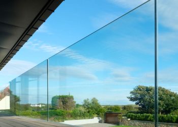 Transforming Spaces with Precision: The Definitive Guide to Buying Made to Measure Glass